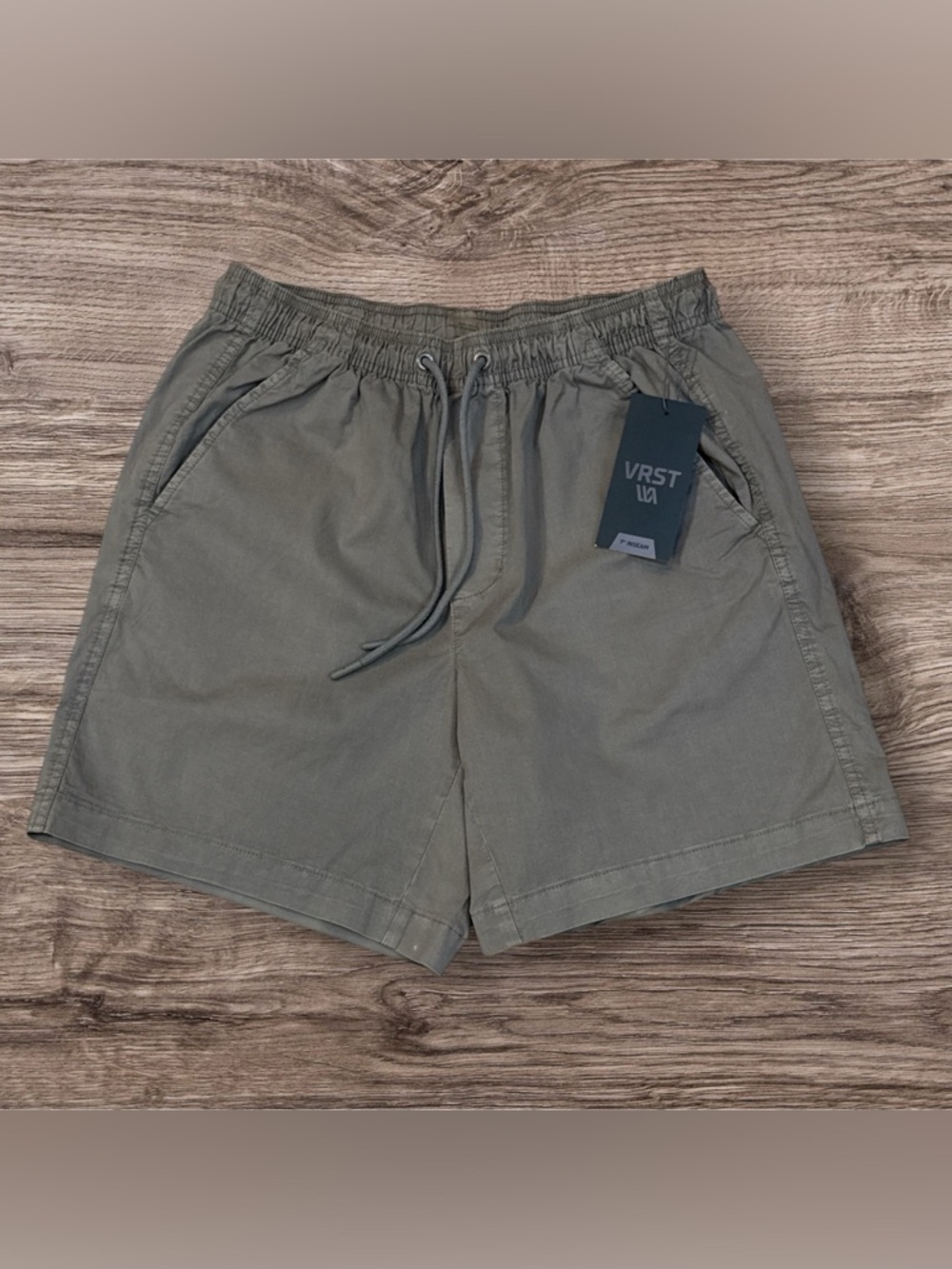 VRST Men’s Silver Shadow Shorts With Stretch Size Small NWT